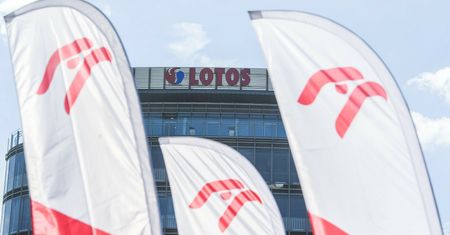 "Będzie przedmiotem dochodzeń prokuratorskich". Poseł KO o fuzji Orlenu z Lotosem