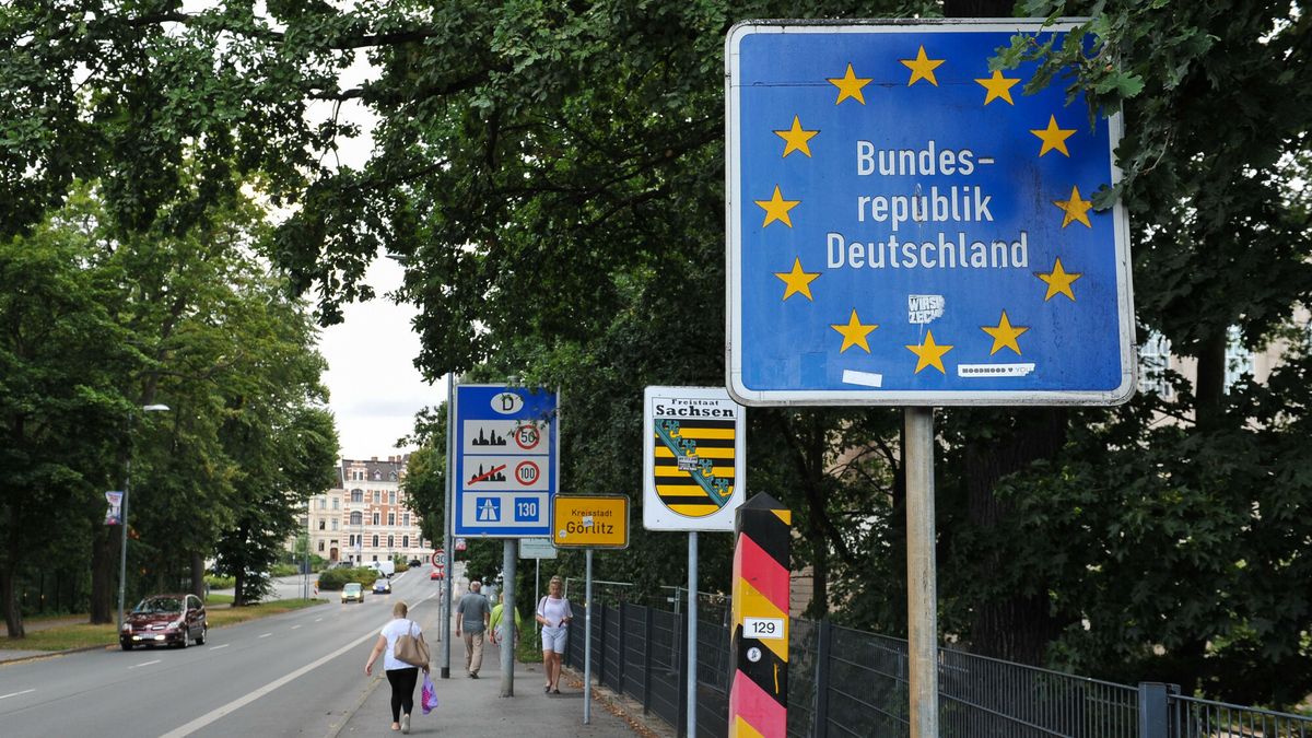 W niektórych krajach wciąż obowiązuje większość restrykcji covidowych