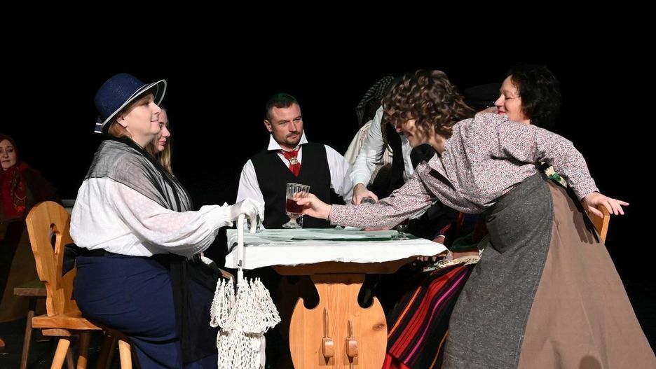 Zespół Folklorystyczno - Obrzędowy &#34;Sołtyski&#34; z gminy Pawłów podczas przeglądu w 2024 roku.