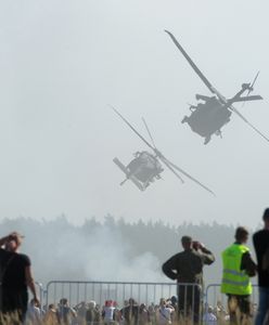 O krok od tragedii. Black Hawki tuż nad głowami ludzi. "To cud"