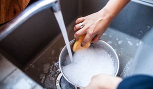 I już wszystko jasne. Oto najlepsze płyny do zmywania naczyń