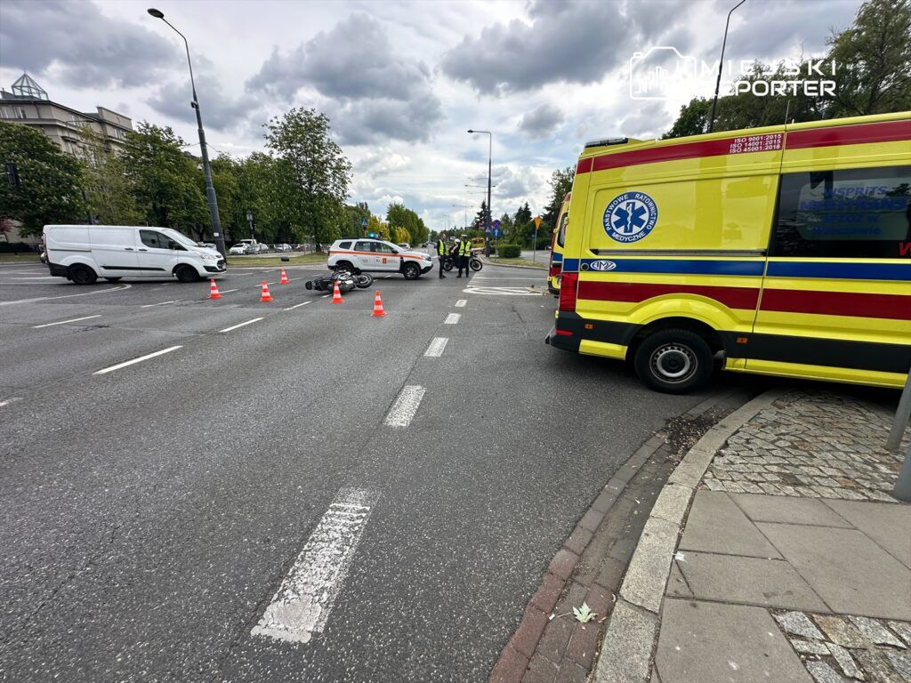 fot. Miejski Reporter. Motocyklista ranny po zderzeniu z przewozem osób