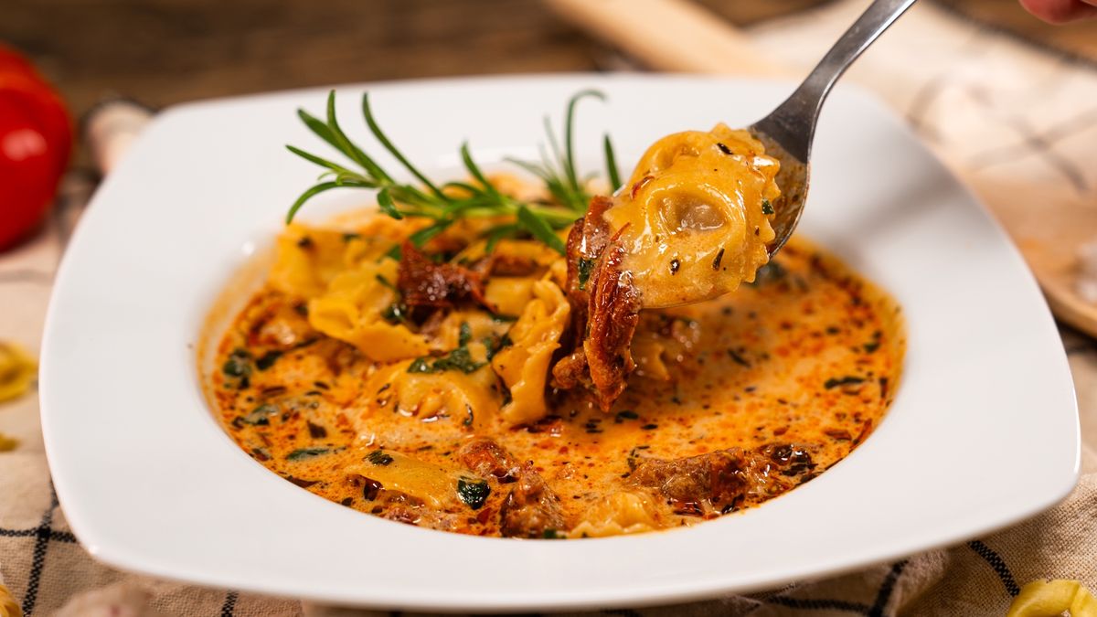 Toskańska zupa z tortellini