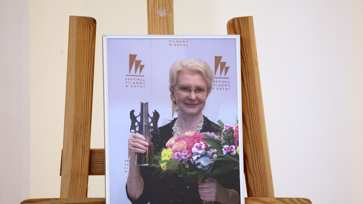 Msza a?obna w intencji Jadwigi Bara?skiej
Fot. Pawel Wodzynski/East News, Warszawa, 20.11.2024. Pozegnalna msza zalobna w intencji Jadwigi Baranskiej, w warszawskim Kosciele Srodowisk Tworczych. Pogrzeb zmarlej aktorki odbyl sie tego samego dnia w Los Angeles.
Pawel Wodzynski