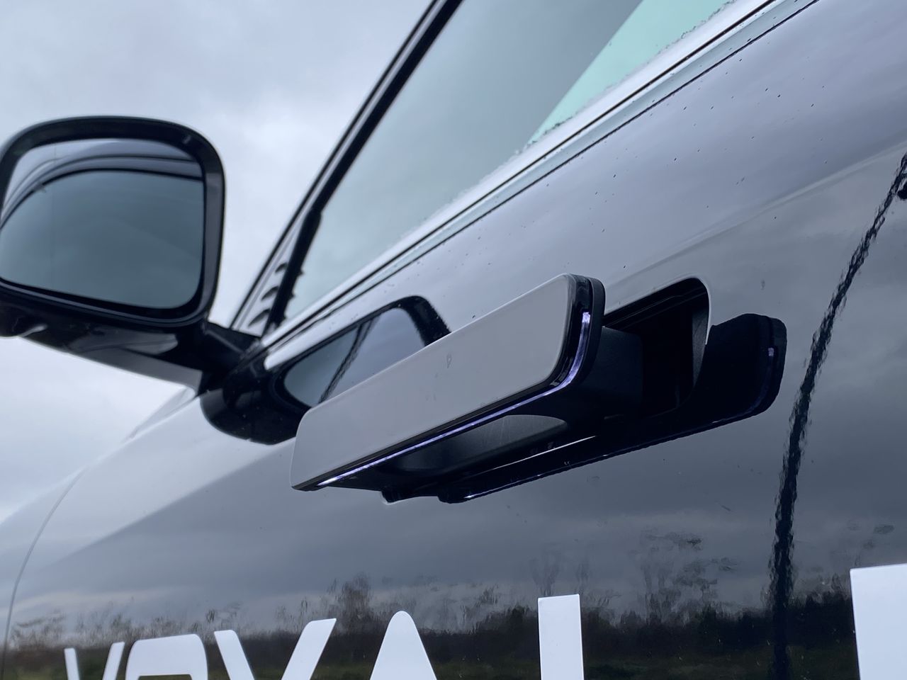 Chiny zakazują chowanych elektrycznych klamek. To efekt serii wypadków