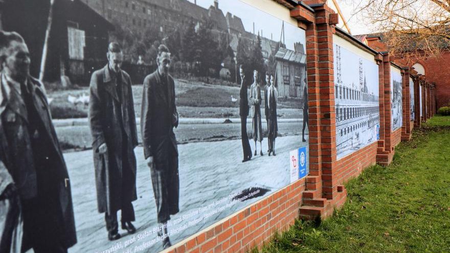 Murale opisuję historię Politechniki Śląskiej.