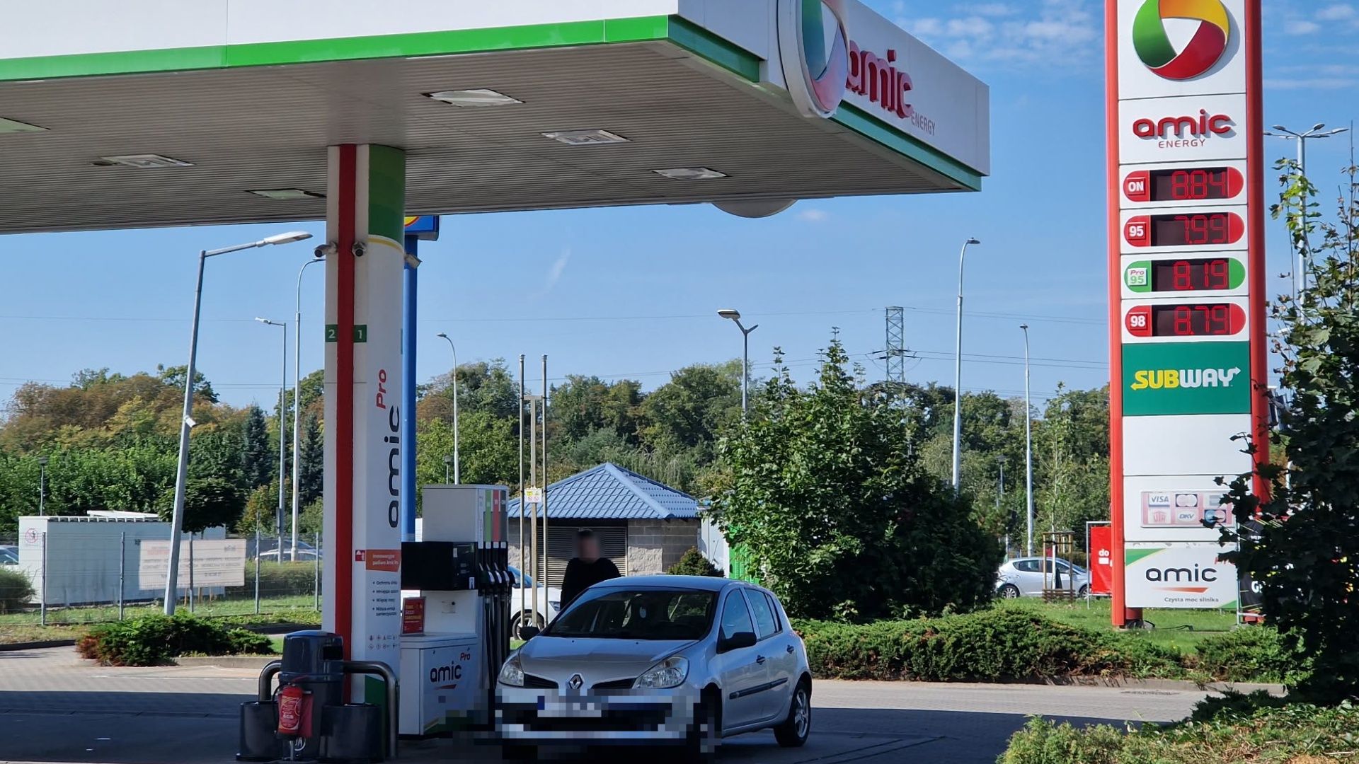 Stacja sieci Amic, przy al. Armii Krajowej we Wrocławiu