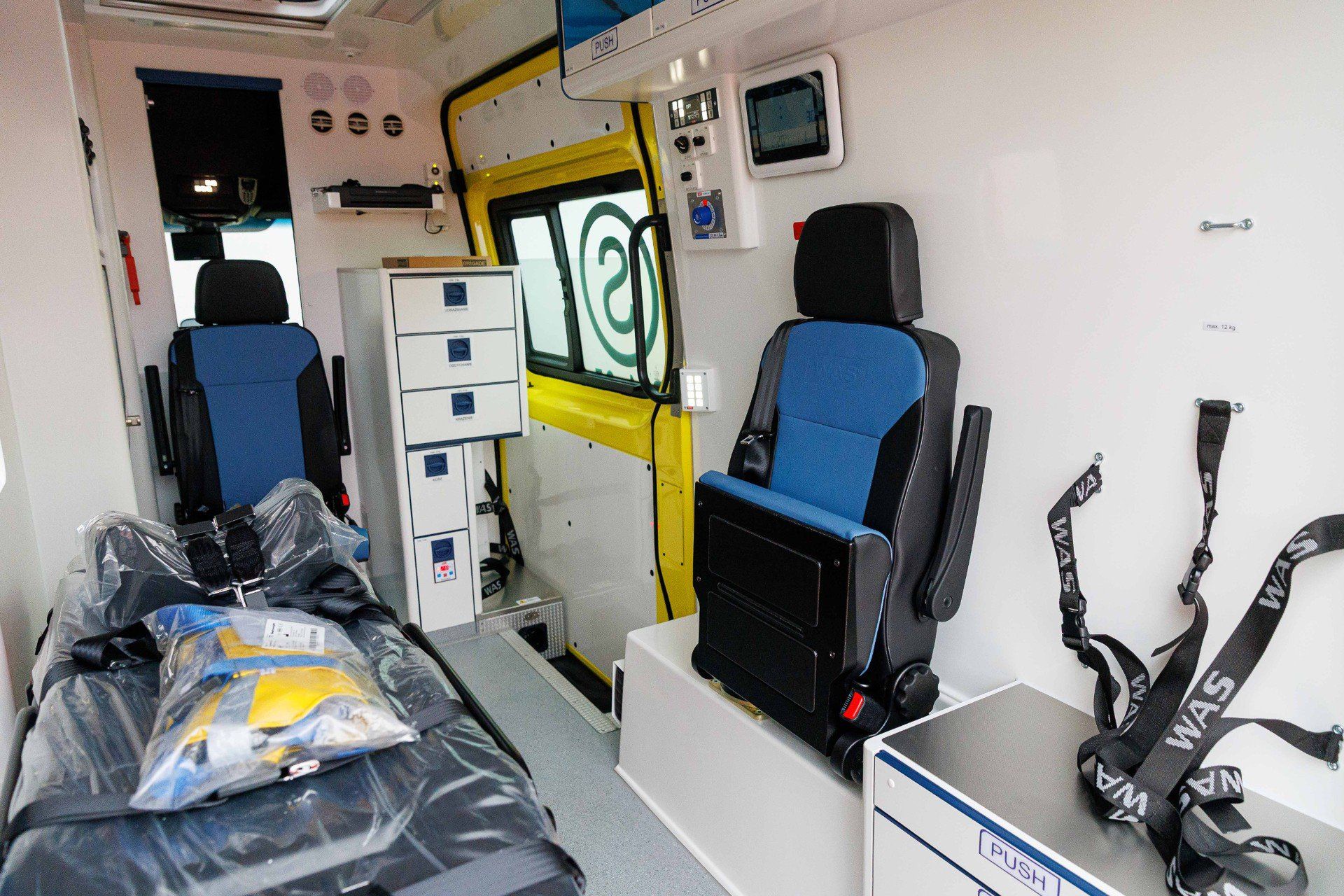 01-12-2025 BIALYSTOK PRZEKAZANIE KARETEK POGOTOWIU FOT. WOJCIECH WOJTKIELEWICZ KURIER PORANNY/ GAZETA WSPOLCZESNA/ POLSKA PRESS