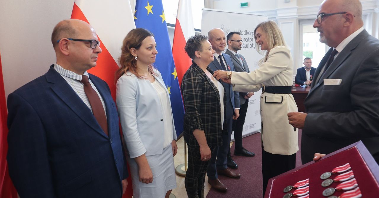 Rzeszów: Ponad 200 medali Komisji Edukacji Narodowej dla nauczycieli