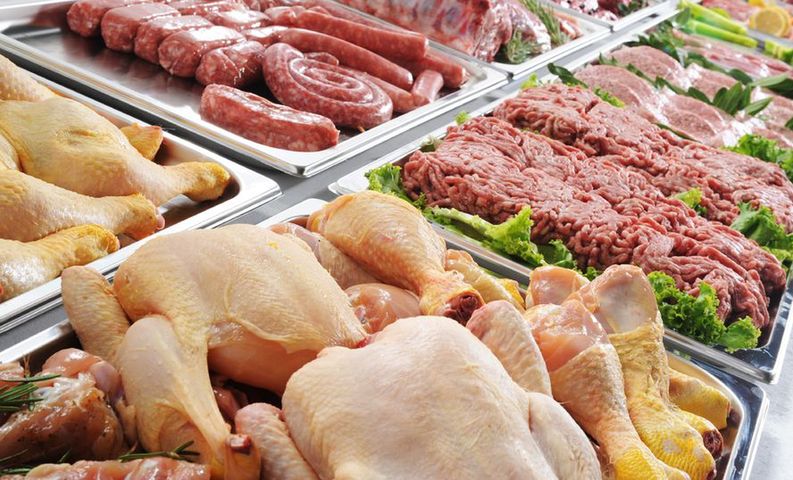 Najwięcej zastrzeżeń Inspekcja Handlowa ma do mięsa i kiełbas na wagę.