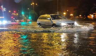 Ulice zamieniły się w rwące potoki. Przez Gorzów Wielkopolski przeszła nawałnica