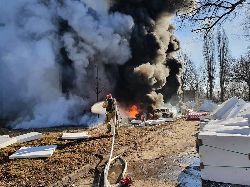 Pożar elewacji hali przy ulicy Głównej