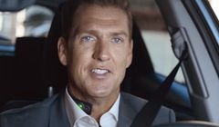 Aktor z wykrywaczem kłamstw reklamuje Toyotę Auris (wideo)