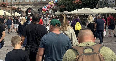 Tłumy aż trudno przejść. W polskim mieście widać szczyt sezonu