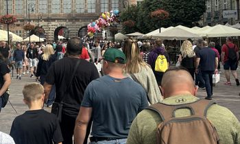 Tłumy aż trudno przejść. W polskim mieście widać szczyt sezonu