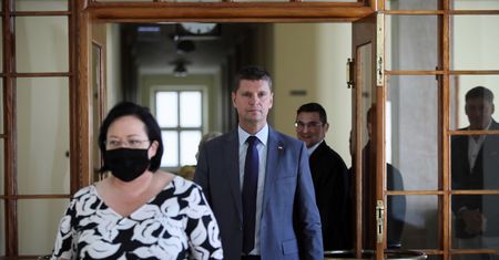 Minister edukacji: "Obawa przed epidemią nie jest powodem, by nie chodzić do szkoły"