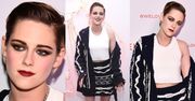Kristen Stewart walczy ze swetrem na ściance