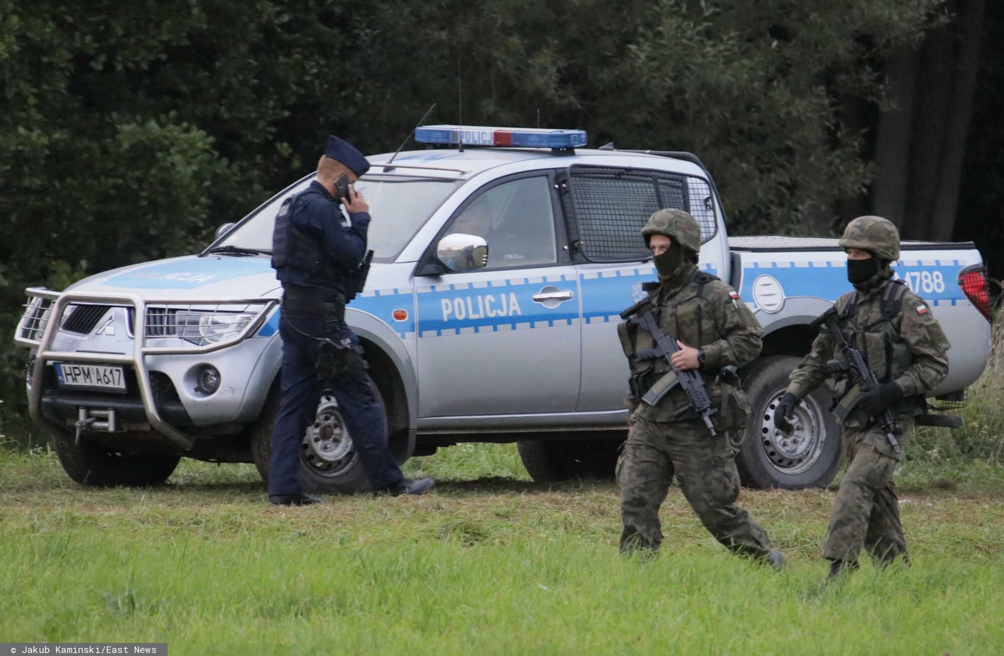 Uchod?cy na granicy polsko-bia?oruskiejFot. Jakub Kaminski/East News, Usnarz Gorny (woj. podlaskie), 24.08.2021.  Obozowisko uchodzcow m.in. z Afganistanu na granicy polsko-bialoruskiej. Straz graniczna od kilkunastu nie wpuszcza ich do Polski, bialoruscy pogranicznicy nie pozwalaja im wrocic na Bialorus.Jakub Kaminski