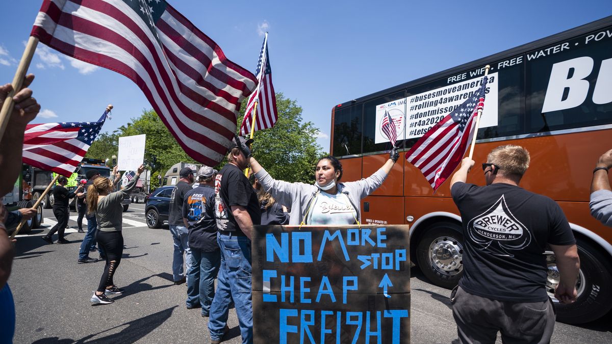 Kolejne miliony Amerykanów tracą pracę.