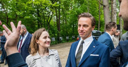 Bosak został ojcem 9 miesięcy po ślubie. Historia związku polityka z Kariną Walinowicz