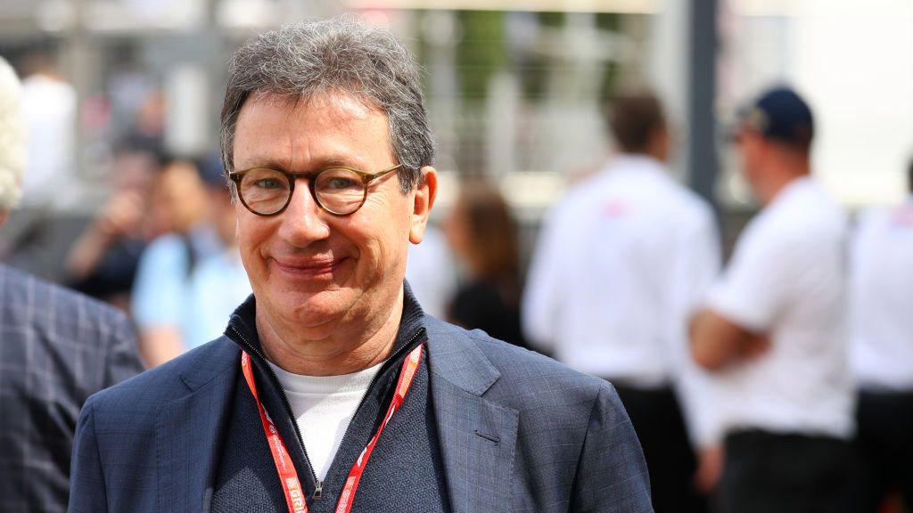 Camilleri opuścił obydwie firmy, w których sprawował kierownicze stanowiska.