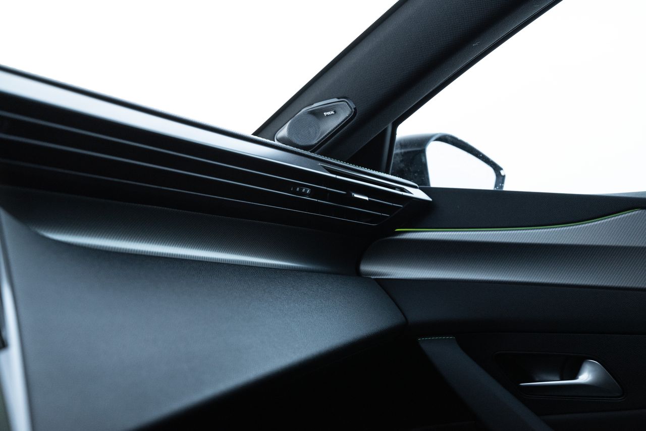 Peugeot 408 Hybrid 145