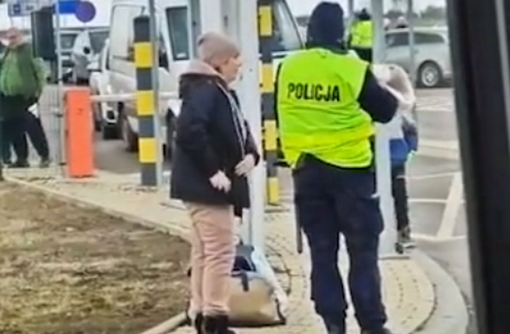 Wideo z polskiej granicy. Zachowanie policjanta wzrusza do łez