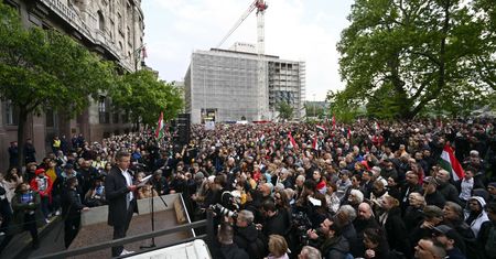 Tysiące Węgrów wyszło na ulice Debreczyna. Nowy lider wyprze Orbana?