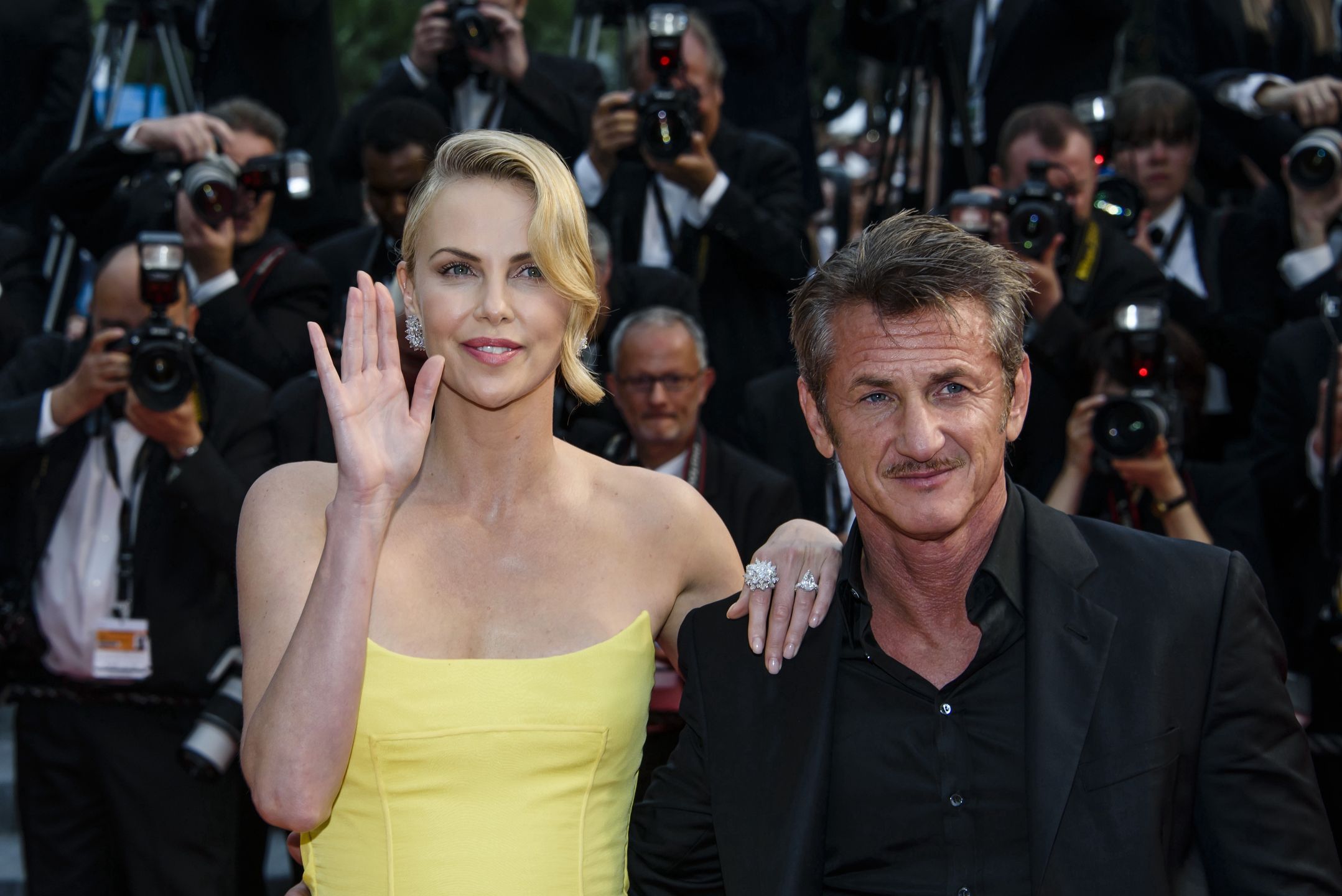 Charlize Theron zaprzecza plotkom o małżeństwie z Seanem Pennem