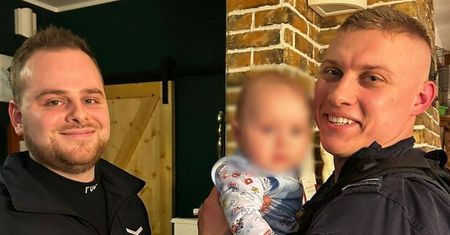 Pijana spała za kierownicą. W foteliku 6-miesięczne dziecko