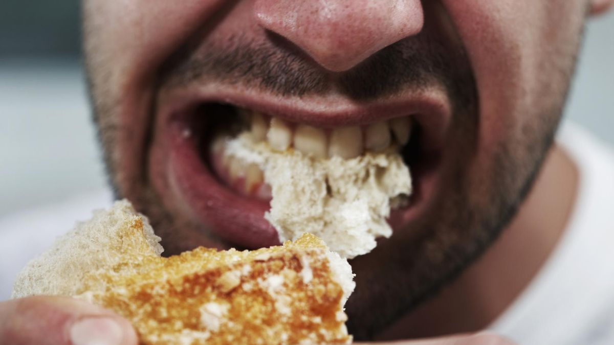 Food challenge i mukbang. Umierają na wizji z przejedzenia