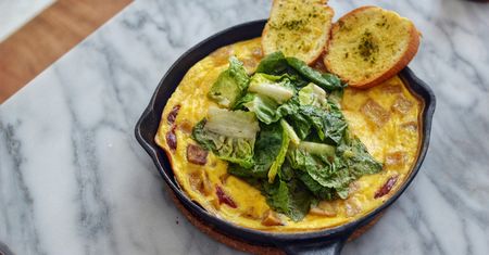 Omlet, czyli pomysł na pożywny i pyszny posiłek - jak zrobić omlet krok po kroku?