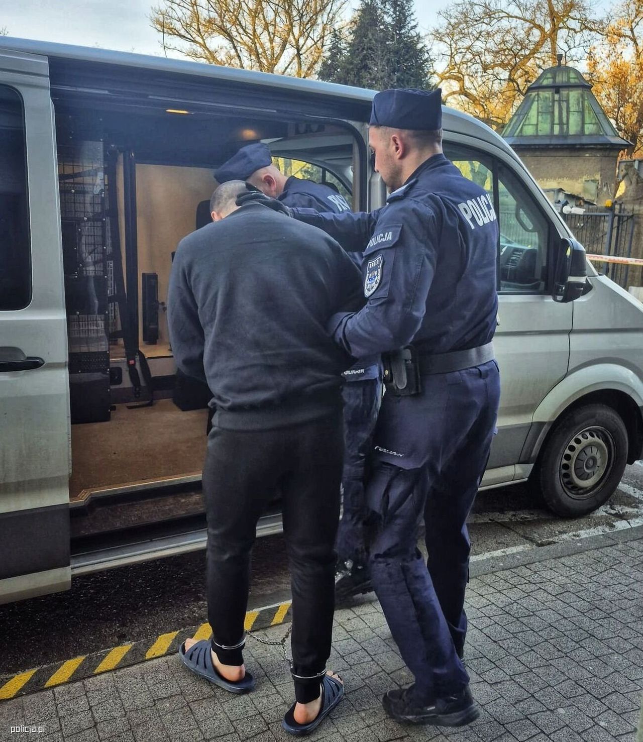 Brat zamordował siostrę i jej partnera nożem kuchennym – 29-latek w areszcie na 3 miesiące