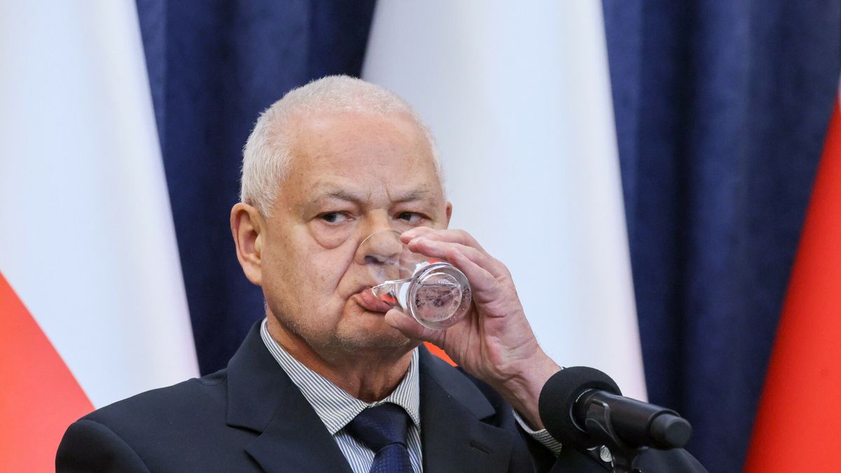 Prezydent i prezes NBP o alternatywie dla SAFE
Fot. Wojciech Olkusnik/East News, 04.03.2026. Warszawa. Wypowiedz prezydenta Karola Nawrockiego i szefa NBP Adama Glapinskiego (n/z) w Palacu Prezydenckim.
 Prezydent i szef NBP proponuja alternatywe dla programu SAFE.
Wojciech Olkusnik