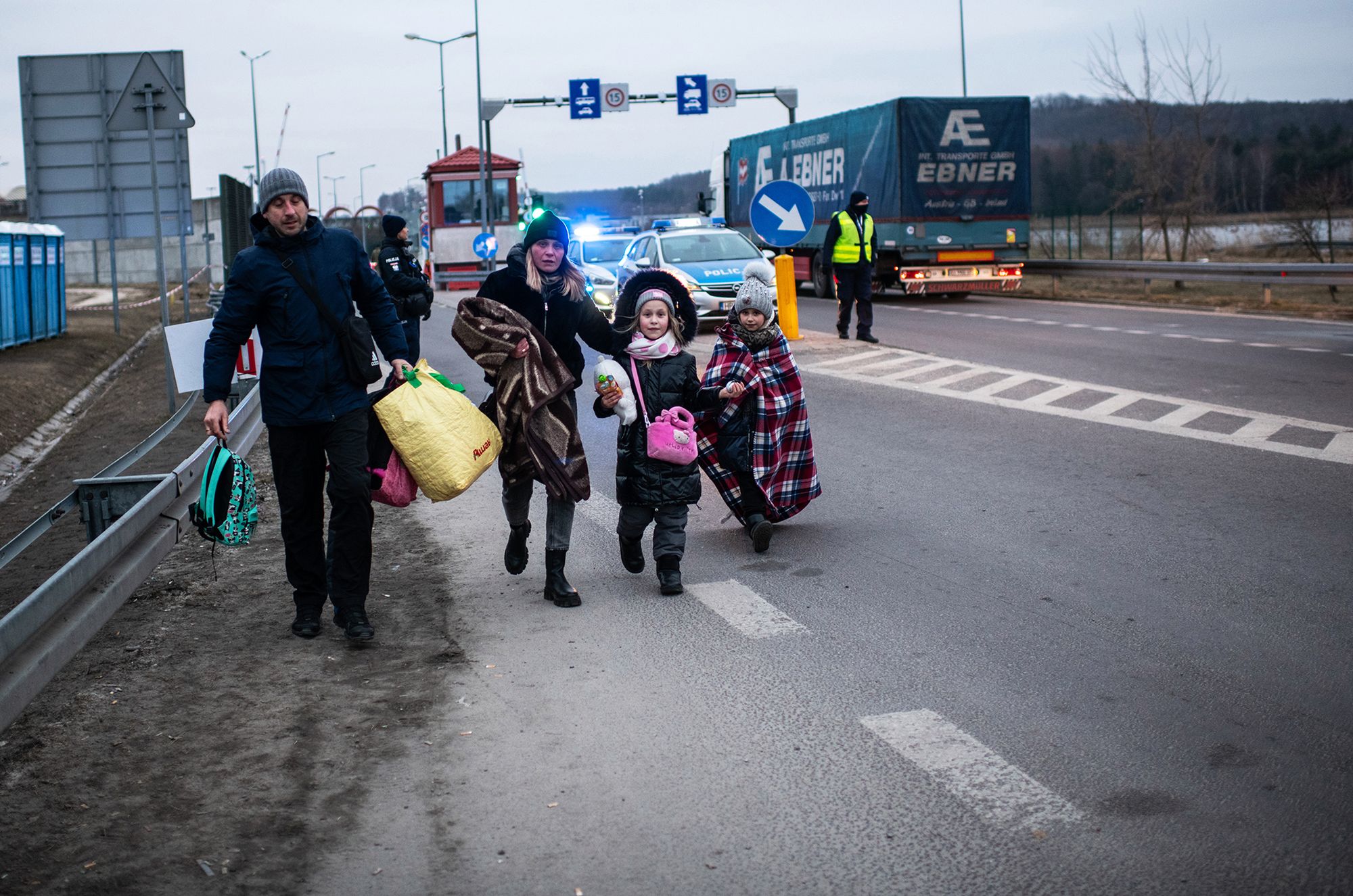 Wojna w Ukrainie: Przejście graniczne w Hrebennem jest pełne ludzi 8