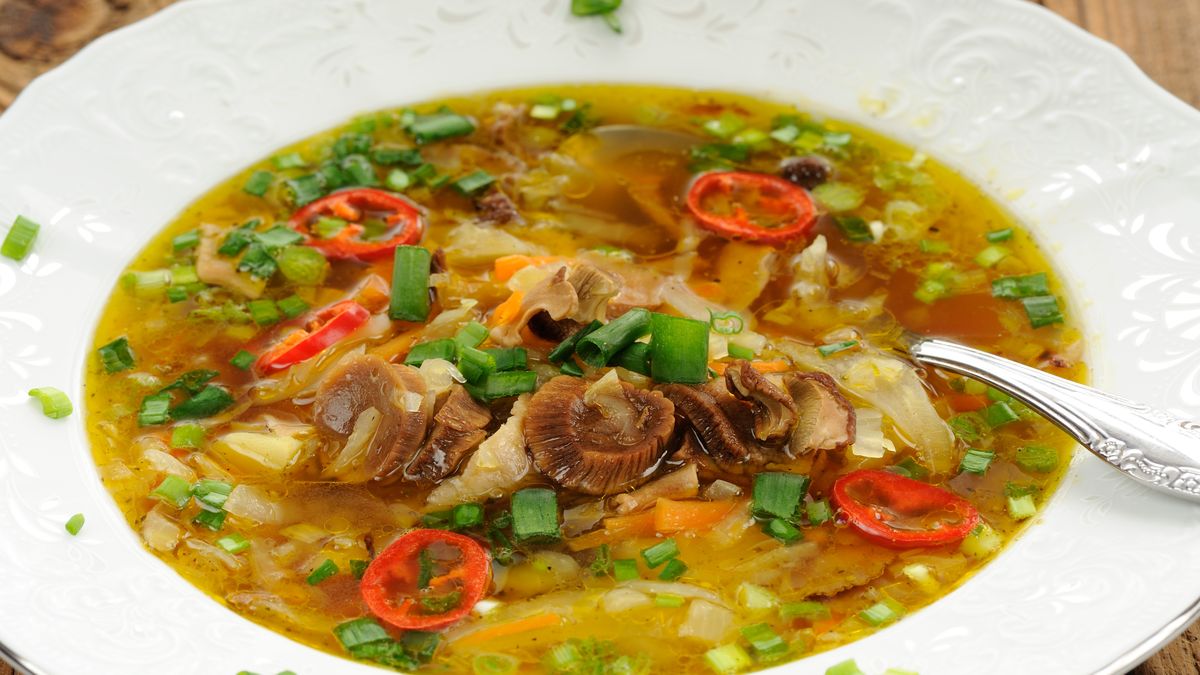 Zupa warzywna z suszonymi grzybami