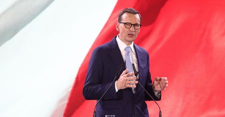 Nowy sondaż CBOS. Więcej przeciwników niż zwolenników rządu