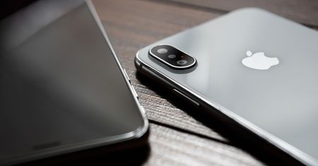 Apple przewyższa oczekiwania inwestorów. Zyski z iPhone'a znów w górę