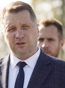 Czarnek drży przed rewolucją językową. "Terror marksistowski"