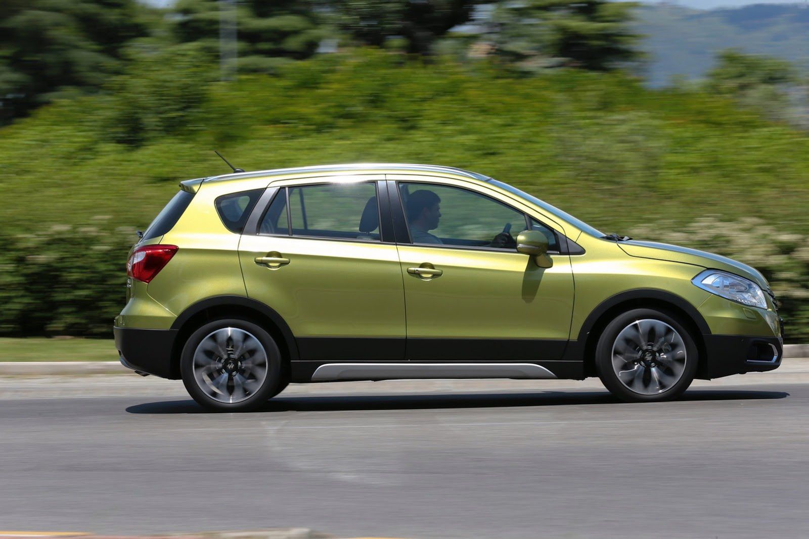 Nowe Suzuki SX4 - japoński crossover w szczegółach [galeria] 13