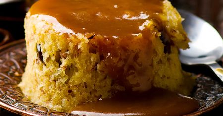 Biorę jajko, szklankę mleka i suche pączki. Po 20 minutach w piekarniku mam angielski deser
