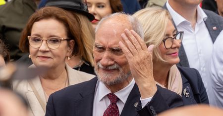 Kilometrówki podkomisji smoleńskiej. "Osiem razy objechał Ziemię"