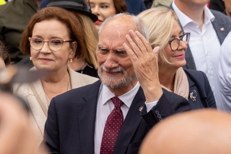 Kilometrówki podkomisji smoleńskiej. "Osiem razy objechał Ziemię"