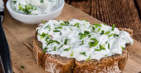 Dip czosnkowo-ziołowy. Idealny do grillowanych mięs