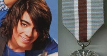 Joe Jonas ma... POLSKI MEDAL?! (FOTO)
