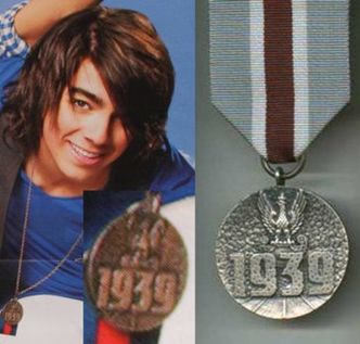 Joe Jonas ma... POLSKI MEDAL?! (FOTO)