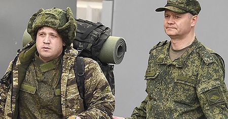 Rosyjscy urzędnicy masowo uciekają. "Rozumieją, co się dzieje"