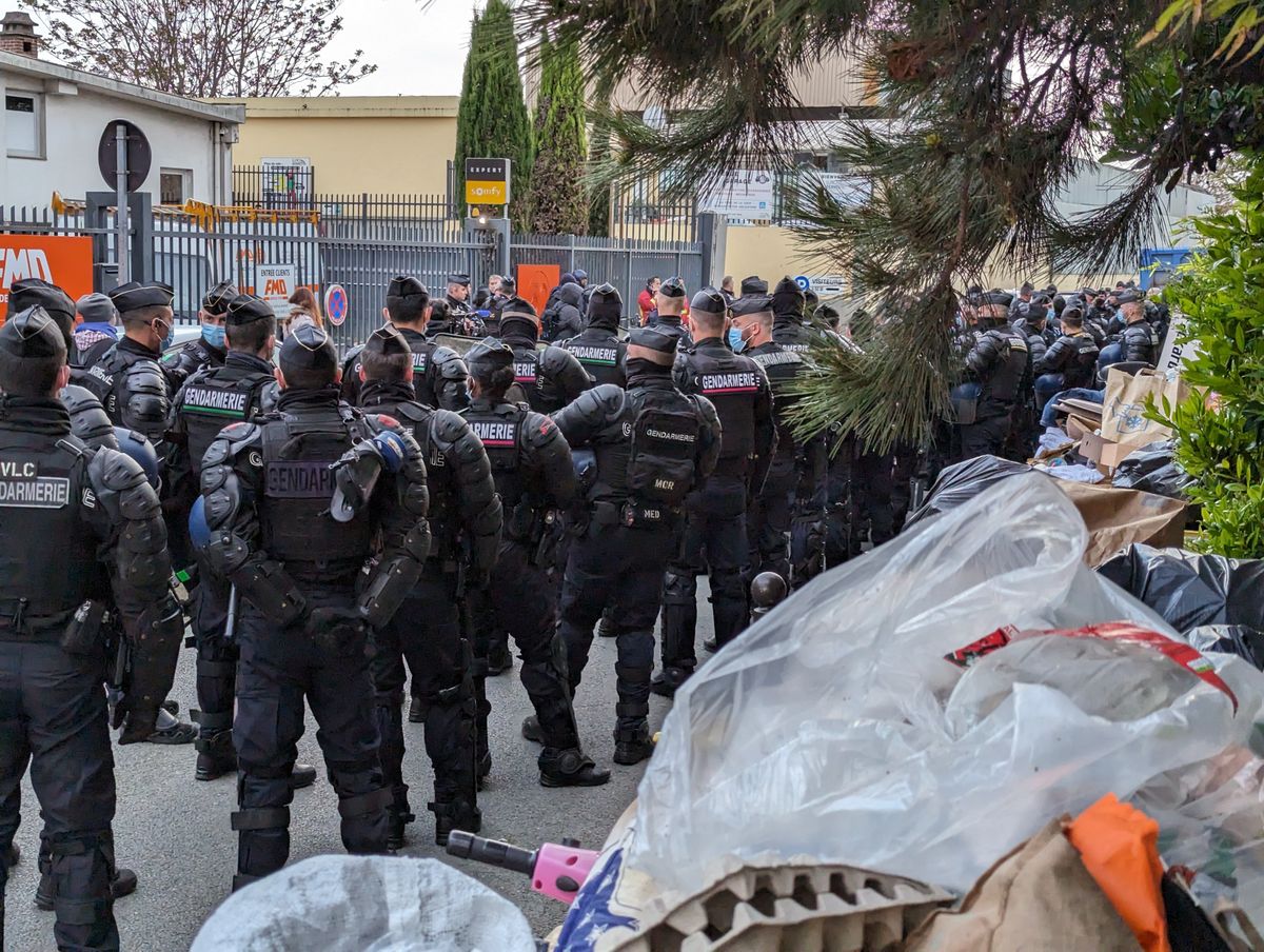 Akcja francuskiej policji, która wysiedliła obozowisko setek bezdomnych, oburzyła organizacje broniące praw człowieka