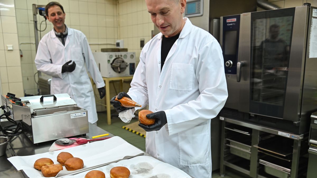 Pączki z paprykarzem szczecińskim