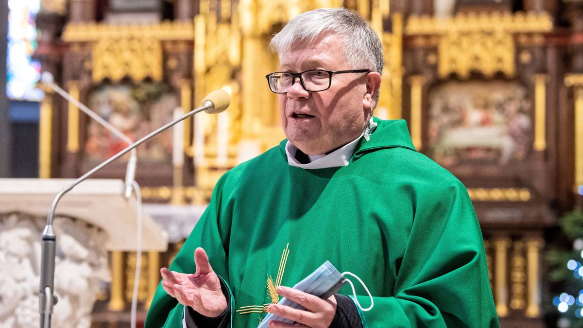 Ks. Alfred Wierzbicki był gościem Moniki Olejnik w programie "Kropka nad i".